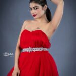 Dharsha Gupta Instagram - 🌹❤️Love and a red rose can't be hid❤️🌹 M&H- @murugeshmakeup_hair Costume- @sudhassignaturestudio Styled by- @sharmi_nandha Pic- @sathish_photography49 Location- @arangaa.space