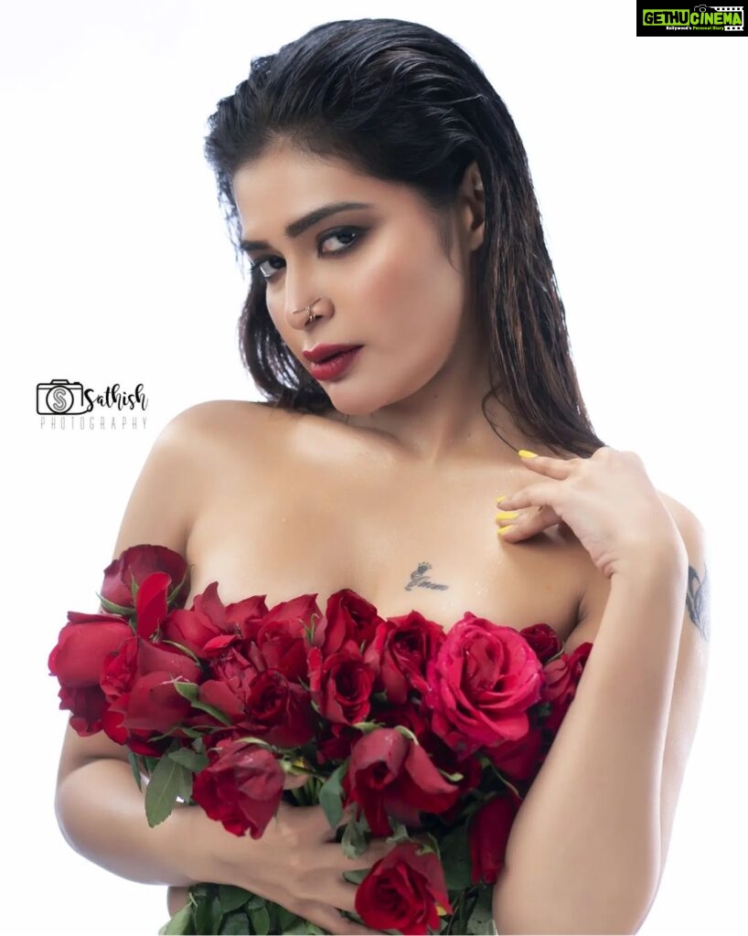 Dharsha Gupta Instagram - ❤️Happy Valentine's Day❤️ ❤️Luvvvvvvvb Uuuuuuuuu, who's ready to accept my Luvvvvvvvv❤️ M&H- @murugeshmakeup_hair Styling- @sen_smily_girl Decor- @grandsha_events Assi- @sharmi_nandha Pic- @sathish_photography49 Location- @arangaa.space