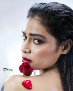 Dharsha Gupta Instagram - ❤️Happy Valentine's Day❤️ ❤️Luvvvvvvvb Uuuuuuuuu, who's ready to accept my Luvvvvvvvv❤️ M&H- @murugeshmakeup_hair Styling- @sen_smily_girl Decor- @grandsha_events Assi- @sharmi_nandha Pic- @sathish_photography49 Location- @arangaa.space