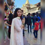 Dharsha Gupta Instagram - 🙏ஓம் ஸ்ரீ ஸாயிநாதாய நம🙏 🙏My prayer, always to all my chelmz🙏 Sirdi Sai Temple.