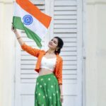 Dharsha Gupta Instagram - 🇮🇳 தேசத்தில் அன்பும் அமைதியும் நிறைந்து வழியட்டும் அனைவருக்கும் இனிய குடியரசு தின நல்வாழ்த்துக்கள்🇮🇳 Hairstylist- @seldonartistry Costume- @sudhassignaturestudio Jewelry- @new_ideas_fashions Pic- @sathish_photography49
