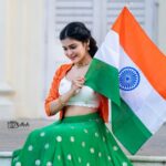 Dharsha Gupta Instagram - 🇮🇳 தேசத்தில் அன்பும் அமைதியும் நிறைந்து வழியட்டும் அனைவருக்கும் இனிய குடியரசு தின நல்வாழ்த்துக்கள்🇮🇳 Hairstylist- @seldonartistry Costume- @sudhassignaturestudio Jewelry- @new_ideas_fashions Pic- @sathish_photography49