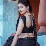 Dharsha Gupta Instagram - 🖤கருப்பின் மந்திரமும் மாயமும் என்னை வியக்கத் தவறுவதில்லை🖤 🖤Happy Weekend🖤 Hairstyle- @sri_bridal_artistry Costume- @sudhassignaturestudio Pic- @raj_isaac_photography Location- @sodcoimbatore Coimbatore, Tamil Nadu