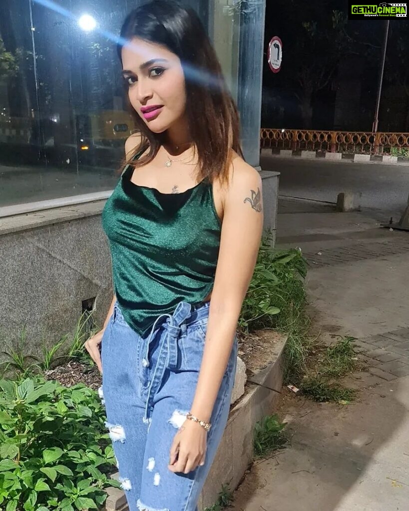 Dharsha Gupta Instagram - 💙Iravil Oru Pic💙 Banglore City