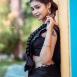 Dharsha Gupta Instagram – 🖤Happy Sunday🖤
Hairstylist- @sri_bridal_artistry 
Costume- @sudhassignaturestudio 
Pic- @raj_isaac_photography 
Location- @sodcoimbatore