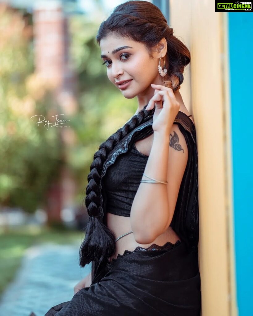 Dharsha Gupta Instagram - 🖤Happy Sunday🖤 Hairstylist- @sri_bridal_artistry Costume- @sudhassignaturestudio Pic- @raj_isaac_photography Location- @sodcoimbatore