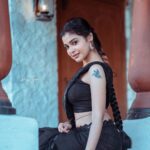 Dharsha Gupta Instagram - 🖤கருப்பின் மந்திரமும் மாயமும் என்னை வியக்கத் தவறுவதில்லை🖤 🖤Happy Weekend🖤 Hairstyle- @sri_bridal_artistry Costume- @sudhassignaturestudio Pic- @raj_isaac_photography Location- @sodcoimbatore Coimbatore, Tamil Nadu