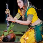 Dharsha Gupta Instagram - 🪔அன்பு பொங்க ஆசை பொங்க இன்பம் பொங்க இனிமை பொங்க என்றும் உங்கள் வீட்டில் மகிழ்ச்சி பொங்க பொங்கலோ பொங்கல் வாழ்த்துக்கள்🪔 Makeup- @abi_makeup_artist Hairstylist- @sri_bridal_artistry Costume- @aks_le_couturier Jewelry- @rani_bridals_coimbatore Pic- @oldtown_weddings Pic edit- @thejan__ Location- @theespottclub