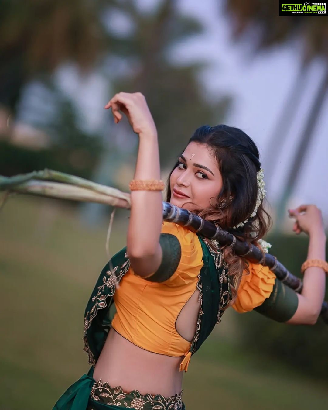 Dharsha Gupta Instagram - 🪔அன்பு பொங்க ஆசை பொங்க இன்பம் பொங்க இனிமை பொங்க என்றும் உங்கள் வீட்டில் மகிழ்ச்சி பொங்க பொங்கலோ பொங்கல் வாழ்த்துக்கள்🪔 Makeup- @abi_makeup_artist Hairstylist- @sri_bridal_artistry Costume- @aks_le_couturier Jewelry- @rani_bridals_coimbatore Pic- @oldtown_weddings Pic edit- @thejan__ Location- @theespottclub