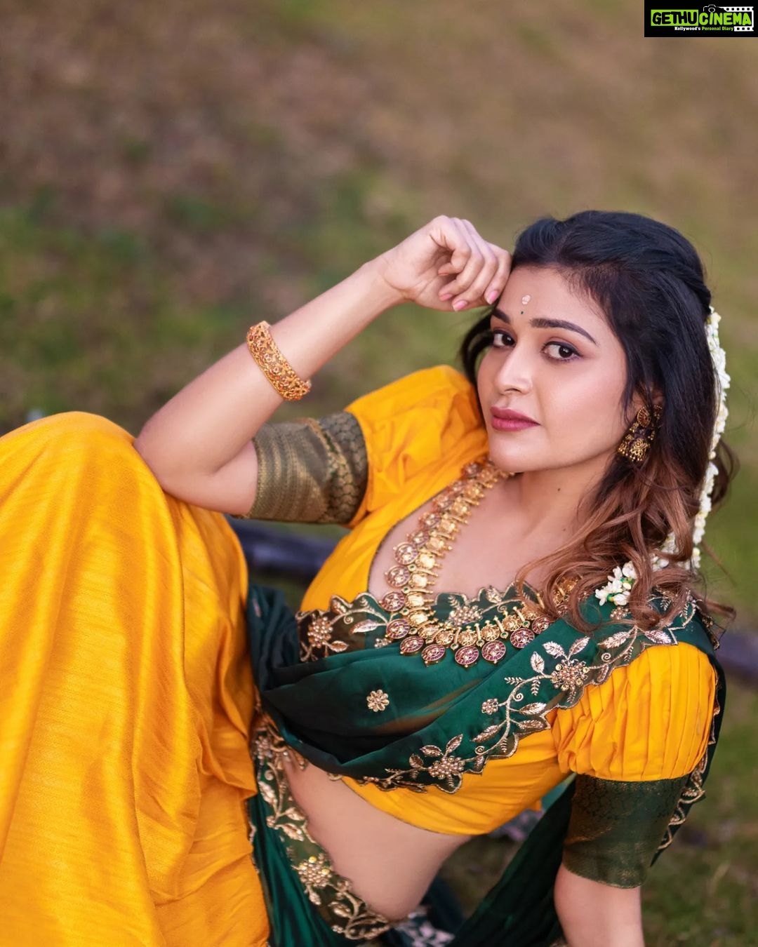 Dharsha Gupta Instagram - 🪔அன்பு பொங்க ஆசை பொங்க இன்பம் பொங்க இனிமை பொங்க என்றும் உங்கள் வீட்டில் மகிழ்ச்சி பொங்க பொங்கலோ பொங்கல் வாழ்த்துக்கள்🪔 Makeup- @abi_makeup_artist Hairstylist- @sri_bridal_artistry Costume- @aks_le_couturier Jewelry- @rani_bridals_coimbatore Pic- @oldtown_weddings Pic edit- @thejan__ Location- @theespottclub