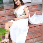 Dharsha Gupta Instagram – 🤍Pure as white🤍
M&H- @murugeshmakeup_hair 
Costume- @labelkaksh
Jewelry- @littlefingers_bridal_jewellery 
Styled by- @paviiiee_08
Pic- @evidencemaker