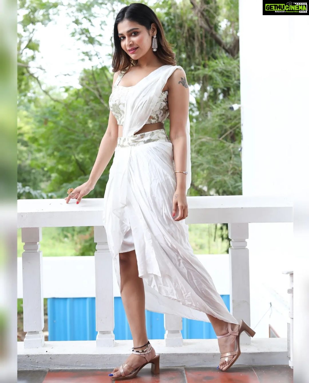 Dharsha Gupta Instagram - đ¤Pure as whiteđ¤ M&H- @murugeshmakeup_hair Costume- @labelkaksh Jewelry- @littlefingers_bridal_jewellery Styled by- @paviiiee_08 Pic- @evidencemaker