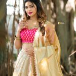 Dharsha Gupta Instagram – 💗அன்புடன் பேசுங்கள் அது உங்களை
அழகாக்கும்💗
M&H- @murugeshmakeup_hair
Costume- @sudhassignaturestudio
Pic- @_niki_photographyy