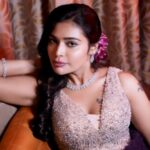 Dharsha Gupta Instagram – 💜🤍💜
M&H – @tint_pro_artistry @rooba_hairstylist
Sleeve designer- @afabricblaze
Costume & jewelry- @rentyourfashion_ryf
Vc- @riche_rich_1
@shutterbugstudiossalem Salem, Tamilnadu