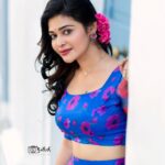 Dharsha Gupta Instagram – 💙🩷மகிழ்ச்சியான முகம்தான், எப்போதுமே அழகான முகம்🩷💙
M&H- @vinotha_makeupartist 
Costume- @envyra_fashion_designer 
Pic- @sathish_photography49 French Colony Pondicherry