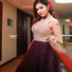 Dharsha Gupta Instagram - 🤍💜உங்கள் இலக்குகளை அடைவதிலிருந்து எதுவும் உங்களைத் தடுக்காது💜🤍 M&H - @tint_pro_artistry @rooba_hairstylist Sleeve designer- @afabricblaze Costume & jewelry- @rentyourfashion_ryf Pic- @riche_rich_1 @shutterbugstudiossalem