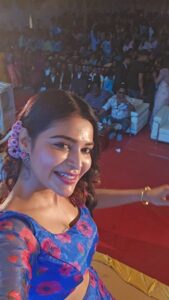 Dharsha Gupta Instagram - ❤️En porantha ooru , Coimbatoruuuu.... En Coimbatore chellakutties loveeeeee Uuuuuuuuuuuuuuuuuu, Ummmmmmmahhh❤️ Hairstyle- @yashi_hairstylist Costume- @envyra_fashion_designer Styled by- @vinotha_makeupartist Kathir College of Arts and Science