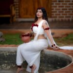 Dharsha Gupta Instagram – 🤍❤️ I’m sooo excited & happy to recreate, one of my fav look of my sweet darling @samantharuthprabhuoffl  #shakuntaladevi . I always admire her hardwork & dedication. Love u to d core❤️🤍

M&H- @vinotha_makeupartist 
Costume- @sudhassignaturestudio 
Floral decoration- @the_floral_pleats 
Pic- @camerasenthil 
Location- @keethhouse 
@rrajeshananda Keeth House