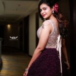 Dharsha Gupta Instagram - 🤍💜உங்கள் இலக்குகளை அடைவதிலிருந்து எதுவும் உங்களைத் தடுக்காது💜🤍 M&H - @tint_pro_artistry @rooba_hairstylist Sleeve designer- @afabricblaze Costume & jewelry- @rentyourfashion_ryf Pic- @riche_rich_1 @shutterbugstudiossalem