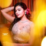 Dharsha Gupta Instagram - 🤍💜உங்கள் இலக்குகளை அடைவதிலிருந்து எதுவும் உங்களைத் தடுக்காது💜🤍 M&H - @tint_pro_artistry @rooba_hairstylist Sleeve designer- @afabricblaze Costume & jewelry- @rentyourfashion_ryf Pic- @riche_rich_1 @shutterbugstudiossalem