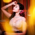 Dharsha Gupta Instagram - 🤍💜உங்கள் இலக்குகளை அடைவதிலிருந்து எதுவும் உங்களைத் தடுக்காது💜🤍 M&H - @tint_pro_artistry @rooba_hairstylist Sleeve designer- @afabricblaze Costume & jewelry- @rentyourfashion_ryf Pic- @riche_rich_1 @shutterbugstudiossalem