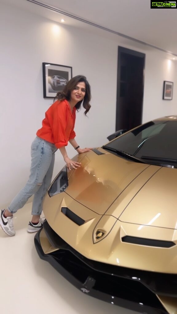 Dhivyadharshini Instagram - This time #ddstyles la ultra luxuries stylish cars of @dileepheilbronn From being a village boy to a millionaire in dubai, his life is an inspiration n his love for cars is evident. Manushan style ahhhhh vazhraru, so here i present you few of his car collection in #ddstyles, Thnks for having me there Cheata love n respect @dileepheilbronn loved my time there, do follow him to see his other cars (enala 90seconds la ivlo dan cover pana mudindhahdu 🤗 #ddstyles #dubai #fashion #styling