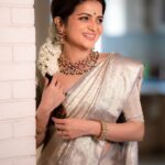 Dhivyadharshini Instagram - Ponniyin Selvan 2 audio launch look Thnk you God 🧿 Thnks @lyca_productions Subash anna @madrastalkies Mani sir and @suntv for this opportunity Some spl pics coming soon 🥹 Styling @shakthi_pradeep superb shakthi 🤗 Nose stud @bronzerbridaljewellery Bangles @fineshinejewels Make up @makeupibrahim Hair @hairstylists_vijayaraghavan Stunning photos @camerasenthil sir #ddstyles #ddneelakandan #ps2 #styling #saree #silksaree #fashion