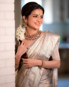 Dhivyadharshini Instagram - Ponniyin Selvan 2 audio launch look Thnk you God 🧿 Thnks @lyca_productions Subash anna @madrastalkies Mani sir and @suntv for this opportunity Some spl pics coming soon 🥹 Styling @shakthi_pradeep superb shakthi 🤗 Nose stud @bronzerbridaljewellery Bangles @fineshinejewels Make up @makeupibrahim Hair @hairstylists_vijayaraghavan Stunning photos @camerasenthil sir #ddstyles #ddneelakandan #ps2 #styling #saree #silksaree #fashion