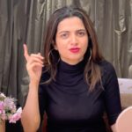 Dhivyadharshini Instagram - Hellloooooo #ddstyles iniku my fav chains which I style the most @krishryn82 you asked for this one long back here it is Konjam length ah pogudu so 2 part ku wait panunga pls #ddstyles #ddneelakandan #ddreels #fashion #styling