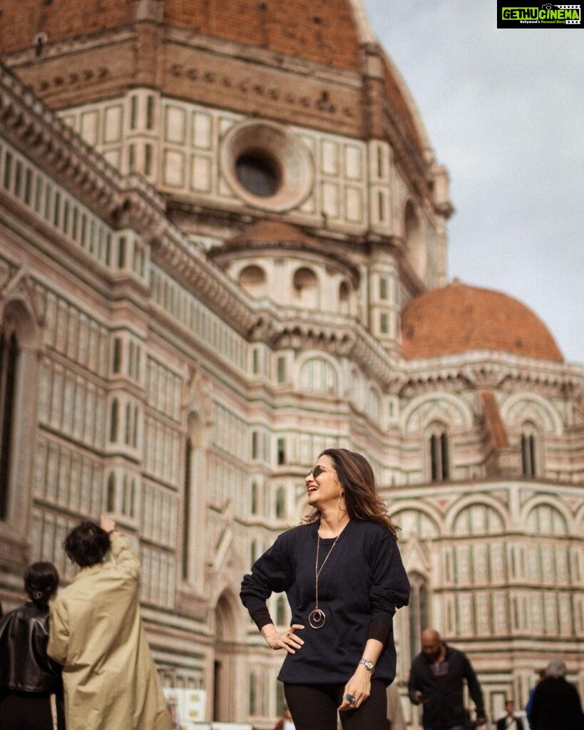Dhivyadharshini Instagram - Florence (Italy) city of geniuses ❤️ You will be lost in the architectural wonder of this city and it’s scenic beauty Great suggestion by @gtholidays.in Clicked by @georgesimon_m #ddneelakandan #ddstyles #fashion #travel #tourism #italy #florence #gtholidays Firenze, Florence, Italy