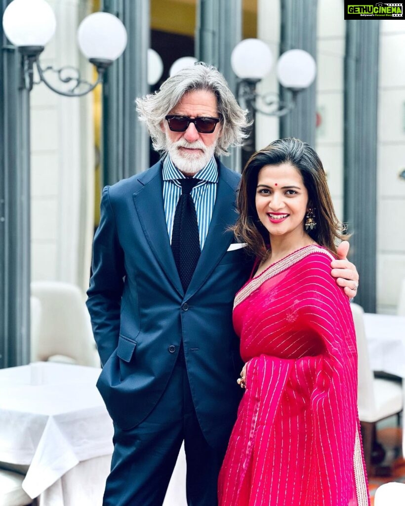 Dhivyadharshini Instagram - Truly an honour to meet this timeless legend @franz_1955 legendary Italian model from the beautiful city of Florence, town where #michelangelo and #leonardodavinci lived ❤️ Thnk you Mr.Franco for taking time to meet, humbled Best part of travelling is meeting such wonderful people. Thnk you @gtholidays.in #ddneelakandan #dhivyadharshini #franco #ddtravels #gtholidays #tourism #travel #italy #florence Saree @bespoke.dhishya Earring @mspinkpantherjewel @styling @shakthi_pradeep Firenze, Florence, Italy