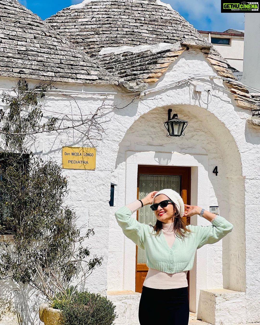 Dhivyadharshini Instagram - The beauty of alberobello town (Italy) is mesmerising This town is easily more than 500 hundred years old and the trulli (the type of house you see remains untouched and well preserved with stone structures that have no cement between them) it’s a unesco world heritage site @gtholidays.in and I wanted to show you the less explored locales of every country in our holidays 😉 Go to my stories to see more of it ❤️ #ddholidays #gtholidays #ddneelakandan #travel #italy #alberobello #trulli #holiday #tourism @italyexplores Trulli di Alberobello