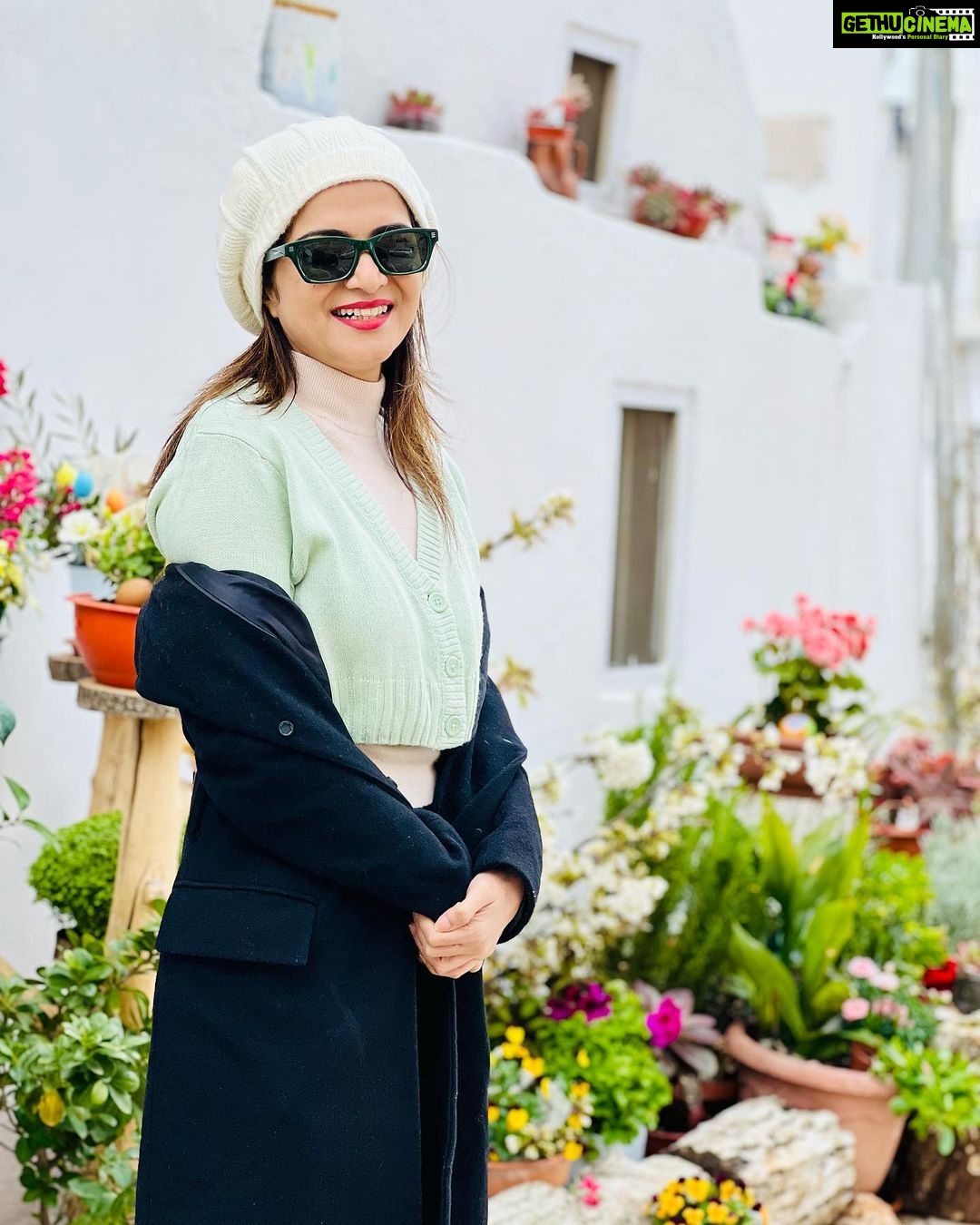 Dhivyadharshini Instagram - The beauty of alberobello town (Italy) is mesmerising This town is easily more than 500 hundred years old and the trulli (the type of house you see remains untouched and well preserved with stone structures that have no cement between them) it’s a unesco world heritage site @gtholidays.in and I wanted to show you the less explored locales of every country in our holidays 😉 Go to my stories to see more of it ❤️ #ddholidays #gtholidays #ddneelakandan #travel #italy #alberobello #trulli #holiday #tourism @italyexplores Trulli di Alberobello