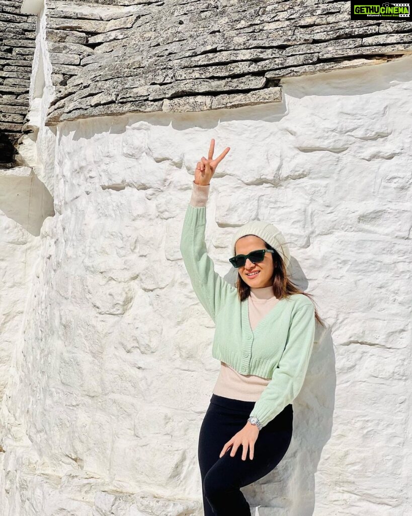 Dhivyadharshini Instagram - The beauty of alberobello town (Italy) is mesmerising This town is easily more than 500 hundred years old and the trulli (the type of house you see remains untouched and well preserved with stone structures that have no cement between them) it’s a unesco world heritage site @gtholidays.in and I wanted to show you the less explored locales of every country in our holidays 😉 Go to my stories to see more of it ❤️ #ddholidays #gtholidays #ddneelakandan #travel #italy #alberobello #trulli #holiday #tourism @italyexplores Trulli di Alberobello