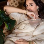 Dia Mirza Instagram - “bol ki lab āzād haiñ tere bol zabāñ ab tak terī hai terā sutvāñ jism hai terā bol ki jaañ ab tak terī hai dekh ki āhan-gar kī dukāñ meñ tund haiñ sho.ale surḳh hai aahan khulne lage qufloñ ke dahāne phailā har ik zanjīr kā dāman bol ye thoḌā vaqt bahut hai jism o zabāñ kī maut se pahle bol ki sach zinda hai ab tak bol jo kuchh kahnā hai kah le “ - Faiz Ahmed Faiz For #68thFilmfareAwards @filmfare Styled by @theiatekchandaney Saree by @raw_mango Jewellery by @mayasanghavijewels Hair by @tejisinghofficial Managed by @shruti8711 @exceedentertainment Photos by @daksh_hemdev Creative by @freishia #SustainableClothing #VocalForLocal #MadeInIndia #Saree #HandCraftedInIndia #VintageStyle #ForeverClothing