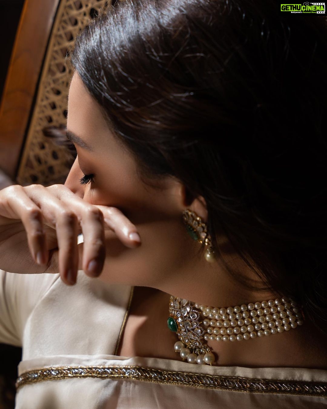 Dia Mirza Instagram - “bol ki lab āzād haiñ tere bol zabāñ ab tak terī hai terā sutvāñ jism hai terā bol ki jaañ ab tak terī hai dekh ki āhan-gar kī dukāñ meñ tund haiñ sho.ale surḳh hai aahan khulne lage qufloñ ke dahāne phailā har ik zanjīr kā dāman bol ye thoḌā vaqt bahut hai jism o zabāñ kī maut se pahle bol ki sach zinda hai ab tak bol jo kuchh kahnā hai kah le “ - Faiz Ahmed Faiz For #68thFilmfareAwards @filmfare Styled by @theiatekchandaney Saree by @raw_mango Jewellery by @mayasanghavijewels Hair by @tejisinghofficial Managed by @shruti8711 @exceedentertainment Photos by @daksh_hemdev Creative by @freishia #SustainableClothing #VocalForLocal #MadeInIndia #Saree #HandCraftedInIndia #VintageStyle #ForeverClothing