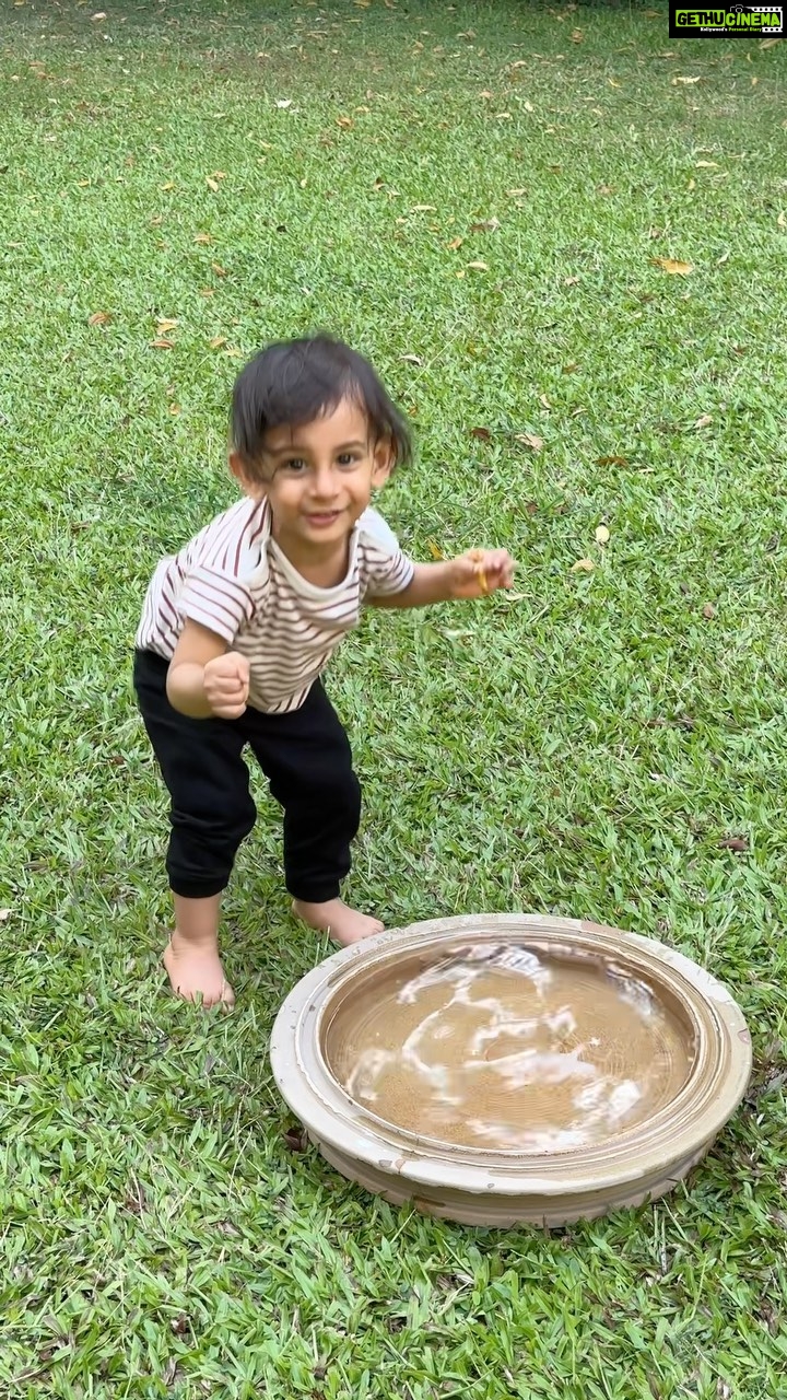 Dia Mirza Instagram - Itβs getting hot and our feathered friends need our help to provide them with some respite! Do place a bird bath in open spaces to help birds hydrate ππ» The little master agrees πποΈππ― #SunsetKeDivane @vaibhav.rekhi Bandra World of Storytellers