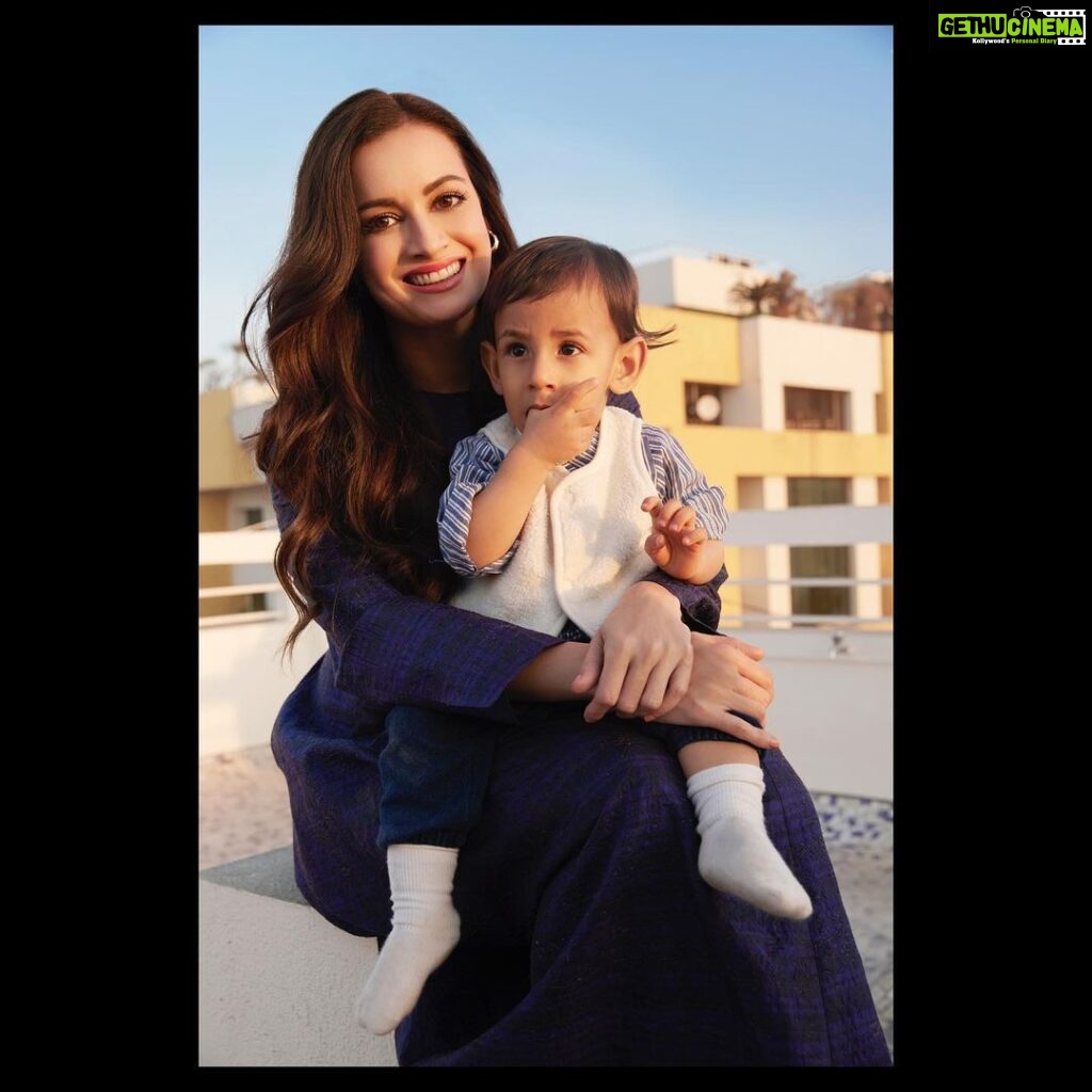 Dia Mirza Instagram - Everyday is son day 😍💙🦋🐯🌏 Outfits @makutextiles Styled by @theiatekchandaney Assisted by @jia.chauhan Make up @inherchair Hair by @tejisinghofficial Managed by @exceedentertainment @shruti8711 Photo by @abheetgidwani #SustainableClothing #VocalForLocal #HandcraftedInIndia #MadeInIndia Bandra World of Storytellers