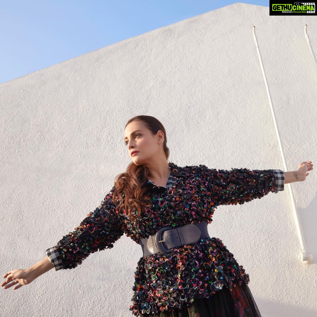 Dia Mirza Instagram - I believe i can fly 🕊️🦋 Outfit @ilovepero Styled by @theiatekchandaney Assisted by @jia.chauhan Make Up @inherchair Hair @tejisinghofficial Managed by @exceedentertainment @shruti8711 Photo by @abheetgidwani #SustainableClothing #VocalForLocal #HandcraftedInIndia #MadeInIndia Bandra World of Storytellers