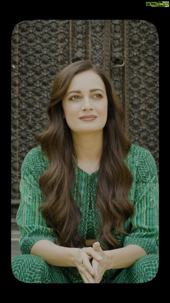 Dia Mirza Instagram - Dia Mirza (@diamirzaofficial ) takes a trip down nostalgia lane and tells us an interesting fact about her debut movie “Rehna Hai Tere Dil Main”. She spills the beans on her biggest learning from it. Editor-in-chief : @aindrilamitra Produced by : @chiragmohantysamal Assisted by: @ralan_kithan Video : @vivektyagi Photographs by : @tarun_khiwal Assisted by : @abhivermaa Styled by : @theiatekchandaney Assisted by : @jia.chauhan Hair and Makeup by : @shraddhamishra8 Assisted by : @surbhibhutra Location Partner: @fairmontjaipurindia #Fairmont #FairmontHotels #FairmontJaipur #FairmontMoments #ThatFairmontFeeling #AccorLuxe #ALL #Accor #tlindia #tlindiacoverstars #RHTDM