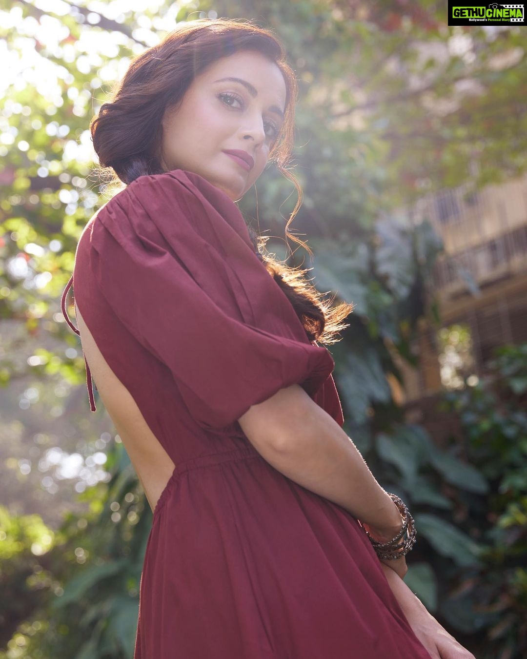 Dia Mirza Instagram - “There is a crack in everything, that's how the light gets in.” — Leonard Cohen 🕊️ Photo by @abheetgidwani Styled by @theiatekchandaney Assisted by @jia.chauhan Outfit @cord.in Jewellery @silverstreakstore Make Up @inherchair Hair @tejisinghofficial Managed by @exceedentertainment @shruti8711 #SustainableClothing #HandcraftedInIndia #MadeInIndia #VocalForLocal Bandra World of Storytellers