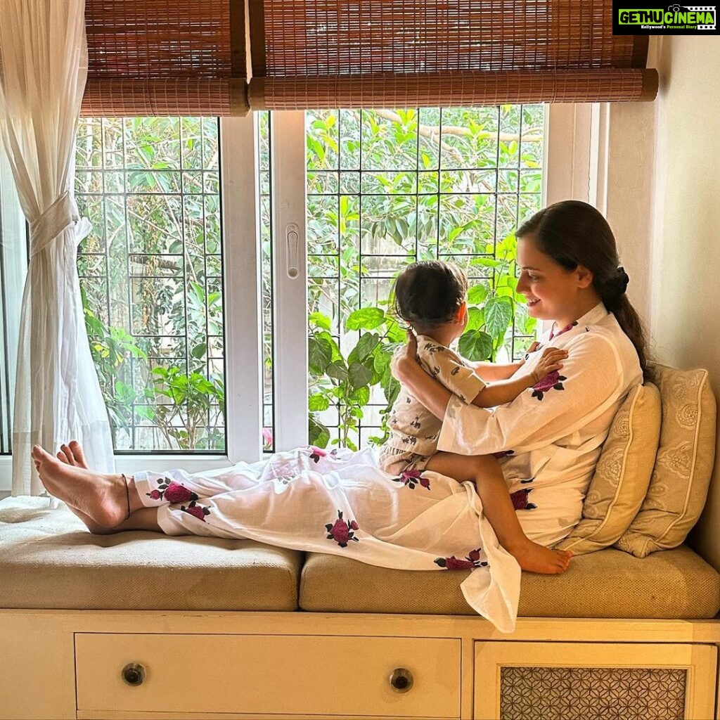 Dia Mirza Instagram - Have spent time at this window since i was 19. Imagined holding my child here many times… so so grateful for this 🐯❤️🦋 #IYKYK 📸 @vaibhav.rekhi P.S.- Thank you @nafisarachelwilliam i will be living in this kurta. It’s just so comfortable!