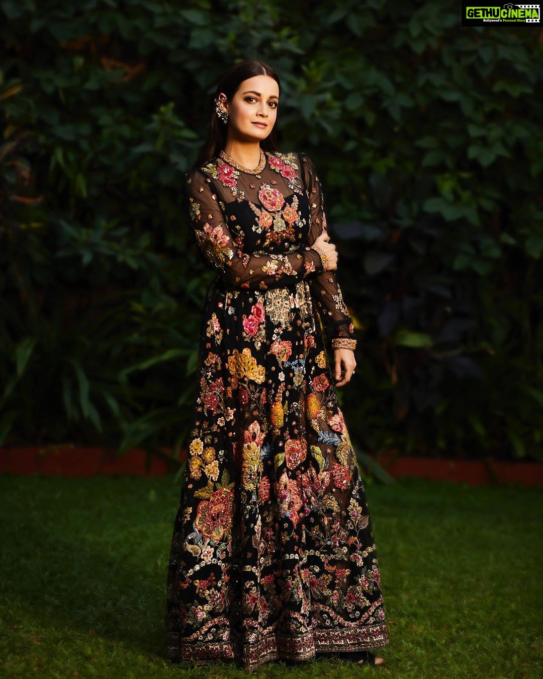 Dia Mirza Instagram - In the year 2000 as a new Femina Miss India I had the privilege of wearing Ritu Kumar creations for my international contest to be held in Manila. We met in Delhi to for the first time at her beautiful home. She had arranged for some of her most exquisitely hand crafted heirloom outfits for me to try on. Each time I wore one of the outfits and stepped out of the changing room I was filled with wonderment. She generously shared the stories of the textile, the laborious hours spent in embroidering each piece by the timeless hands of artisans… and then she generously gave me her heirloom jewellery to wear at the photoshoot that followed. I will never forget her love, her care and generosity. She enriched my experience at the Miss Asia Pacific - because wearing her creations was an embodiment of her our rich history, tradition, culture and craft. And over the years she has continued to be generous. My first film production’Love BreakUps Zindagi’ showcased many of her beautiful garments in the wedding sequences of the movie. Every character feeling and looking exquisite 🙏🏻❤️ Ritu di, thank you. You are so special. Your legacy is your tireless persistence to empower. I love you and will always be grateful. @ri_ritukumar @ritu.ritukumar Styled for the @nmacc.india opening by @theiatekchandaney. Hair by @tejisinghofficial Make Up by me 😊 Photos by @shivamguptaphotography Earrings customised by @khannajewellerskj
