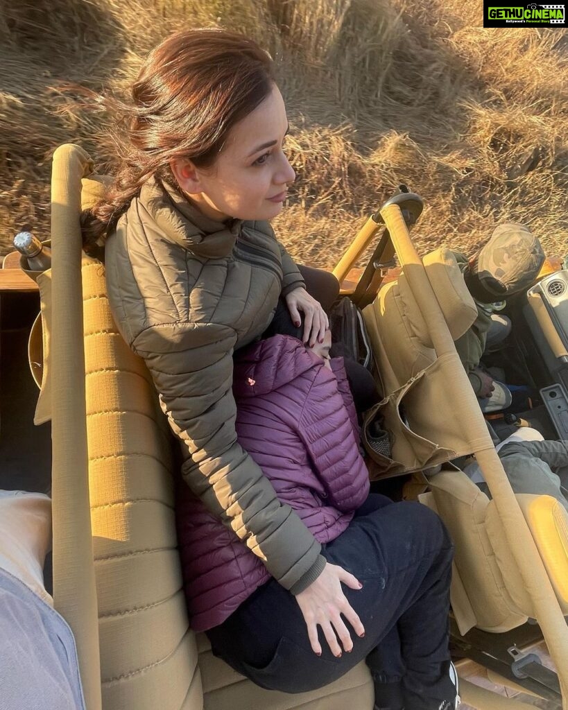 Dia Mirza Instagram - It’s our baby girls 14th birthday 😍 Sam, may you always know that your safe space is in our arms. We will always love you, protect you and hold you close. Have a magical day and year ahead jaan. “I carry your heart in my heart.” @vaibhav.rekhi @samairarekhi ❤️🐯🦋 #SunsetKeDivane