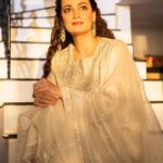 Dia Mirza Instagram - Eid Mubarak 🌙✨ The last image is with my chaand ka tudka 😍🐯 #SunsetKeDivane Outfit @tillabyaratrikdevvarman Earrings @mahesh_notandass Footwear @fizzygoblet Make up @myrra_makeup_art Hair @vithikajaiswal Styled by @theiatekchandaney Photos by @rishabhkphotography Bandra World of Storytellers