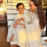 Dia Mirza Instagram - Eid Mubarak 🌙✨ The last image is with my chaand ka tudka 😍🐯 #SunsetKeDivane Outfit @tillabyaratrikdevvarman Earrings @mahesh_notandass Footwear @fizzygoblet Make up @myrra_makeup_art Hair @vithikajaiswal Styled by @theiatekchandaney Photos by @rishabhkphotography Bandra World of Storytellers