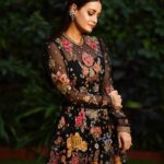 Dia Mirza Instagram - In the year 2000 as a new Femina Miss India I had the privilege of wearing Ritu Kumar creations for my international contest to be held in Manila. We met in Delhi to for the first time at her beautiful home. She had arranged for some of her most exquisitely hand crafted heirloom outfits for me to try on. Each time I wore one of the outfits and stepped out of the changing room I was filled with wonderment. She generously shared the stories of the textile, the laborious hours spent in embroidering each piece by the timeless hands of artisans… and then she generously gave me her heirloom jewellery to wear at the photoshoot that followed. I will never forget her love, her care and generosity. She enriched my experience at the Miss Asia Pacific - because wearing her creations was an embodiment of her our rich history, tradition, culture and craft. And over the years she has continued to be generous. My first film production’Love BreakUps Zindagi’ showcased many of her beautiful garments in the wedding sequences of the movie. Every character feeling and looking exquisite 🙏🏻❤️ Ritu di, thank you. You are so special. Your legacy is your tireless persistence to empower. I love you and will always be grateful. @ri_ritukumar @ritu.ritukumar Styled for the @nmacc.india opening by @theiatekchandaney. Hair by @tejisinghofficial Make Up by me 😊 Photos by @shivamguptaphotography Earrings customised by @khannajewellerskj