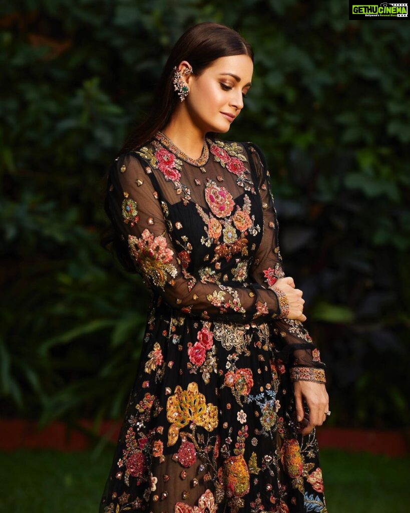 Dia Mirza Instagram - In the year 2000 as a new Femina Miss India I had the privilege of wearing Ritu Kumar creations for my international contest to be held in Manila. We met in Delhi to for the first time at her beautiful home. She had arranged for some of her most exquisitely hand crafted heirloom outfits for me to try on. Each time I wore one of the outfits and stepped out of the changing room I was filled with wonderment. She generously shared the stories of the textile, the laborious hours spent in embroidering each piece by the timeless hands of artisans… and then she generously gave me her heirloom jewellery to wear at the photoshoot that followed. I will never forget her love, her care and generosity. She enriched my experience at the Miss Asia Pacific - because wearing her creations was an embodiment of her our rich history, tradition, culture and craft. And over the years she has continued to be generous. My first film production’Love BreakUps Zindagi’ showcased many of her beautiful garments in the wedding sequences of the movie. Every character feeling and looking exquisite 🙏🏻❤️ Ritu di, thank you. You are so special. Your legacy is your tireless persistence to empower. I love you and will always be grateful. @ri_ritukumar @ritu.ritukumar Styled for the @nmacc.india opening by @theiatekchandaney. Hair by @tejisinghofficial Make Up by me 😊 Photos by @shivamguptaphotography Earrings customised by @khannajewellerskj