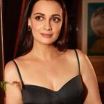 Dia Mirza Instagram - Agar aaina humein apne charitre ka ahsaas dilaye toh dekhna kitna mushkil ho jaayein? Have you watched #Bheed yet? In cinemas now 🕊️❤️ Outfit @anitadongre Earrings @silverstreakstore Styled by @theiatekchandaney Assisted by @jia.chauhan HMU @shraddhamishra8 Photos by @shivamguptaphotography Managed by @shruti8711 @exceedentertainment Bandra World of Storytellers