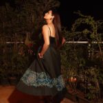 Dia Mirza Instagram - Agar aaina humein apne charitre ka ahsaas dilaye toh dekhna kitna mushkil ho jaayein? Have you watched #Bheed yet? In cinemas now 🕊️❤️ Outfit @anitadongre Earrings @silverstreakstore Styled by @theiatekchandaney Assisted by @jia.chauhan HMU @shraddhamishra8 Photos by @shivamguptaphotography Managed by @shruti8711 @exceedentertainment Bandra World of Storytellers